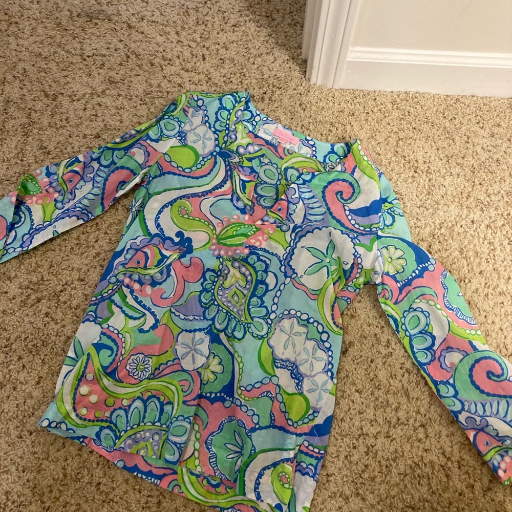 Lilly Pulitzer top size small multi color never worn